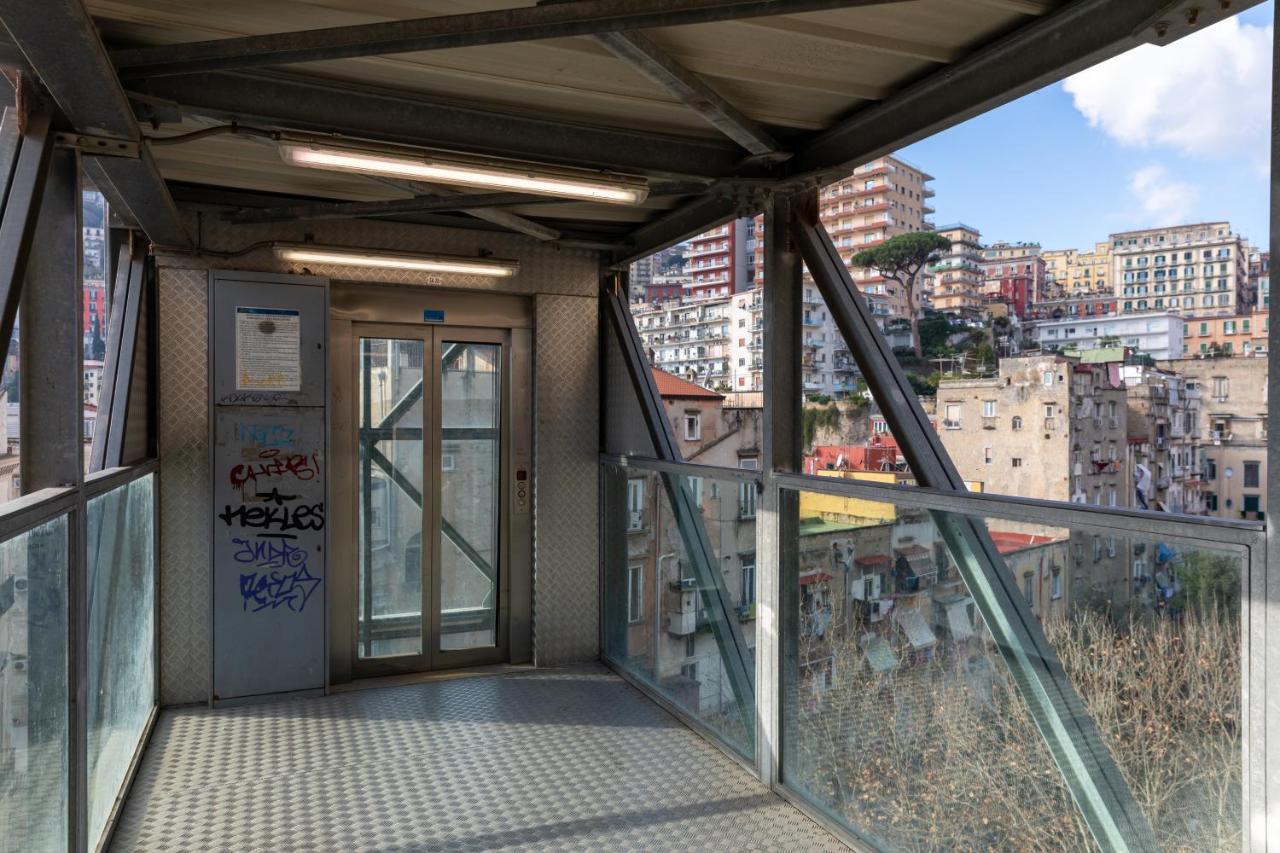 Apartment With Sea View With 2 Lifts Above Montesanto! Neapel Exteriör bild