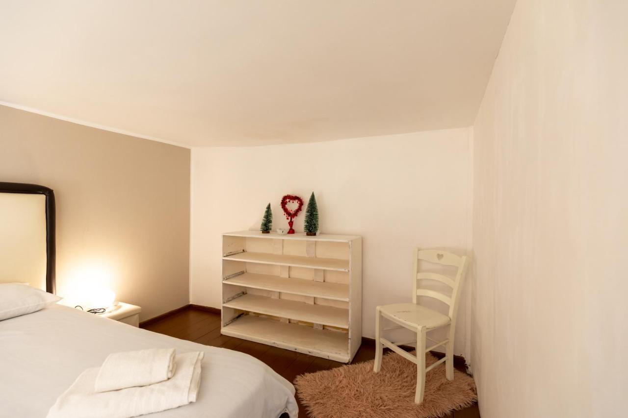 Apartment With Sea View With 2 Lifts Above Montesanto! Neapel Exteriör bild