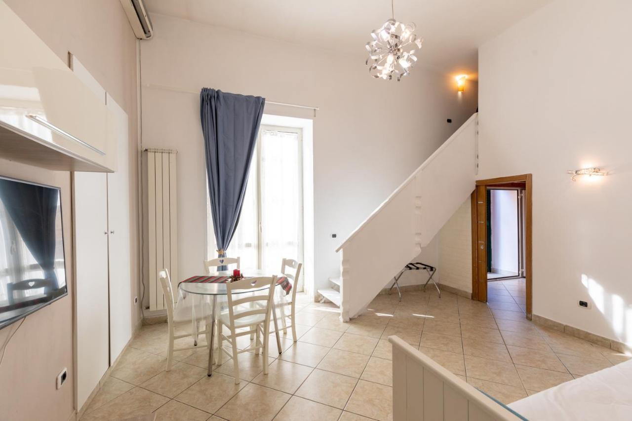 Apartment With Sea View With 2 Lifts Above Montesanto! Neapel Exteriör bild